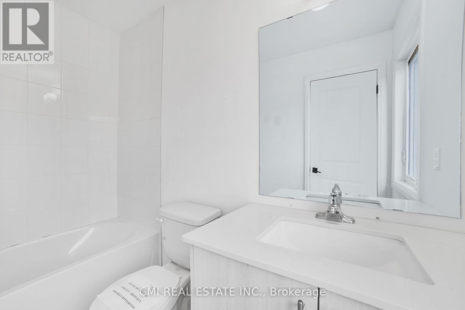 Photo 31 of 79 Gateland Drive, Barrie ON