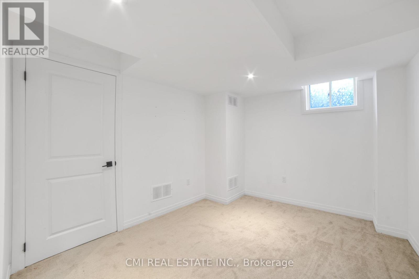Photo 17 of 79 Gateland Drive, Barrie ON