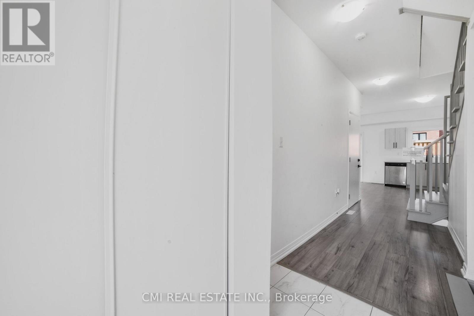 Photo 32 of 79 Gateland Drive, Barrie ON
