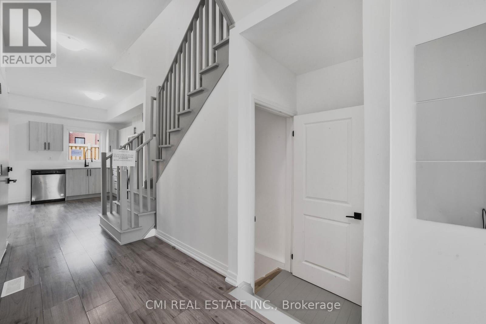Photo 36 of 79 Gateland Drive, Barrie ON