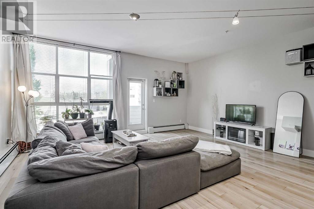 Single Family House Loft for Sale in   Glamis Drive SW Glamorgan Calgary 