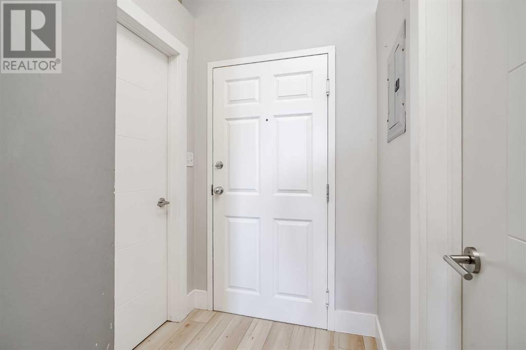 Single Family House Loft for Sale in   Glamis Drive SW Glamorgan Calgary 
