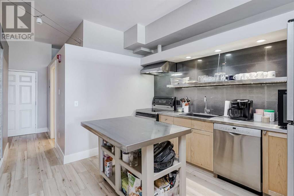 Single Family House Loft for Sale in   Glamis Drive SW Glamorgan Calgary 