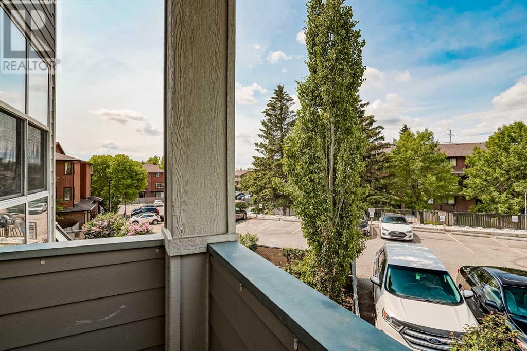Single Family House Loft for Sale in   Glamis Drive SW Glamorgan Calgary 