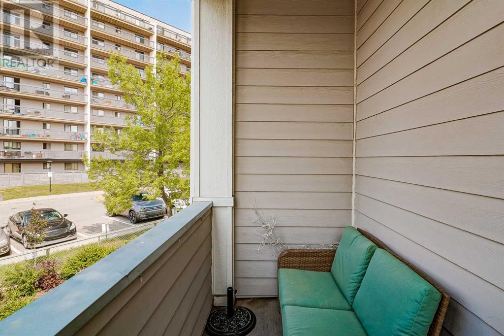 Single Family House Loft for Sale in   Glamis Drive SW Glamorgan Calgary 