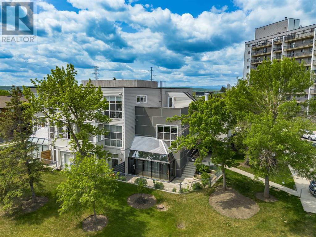 Single Family House Loft for Sale in   Glamis Drive SW Glamorgan Calgary 