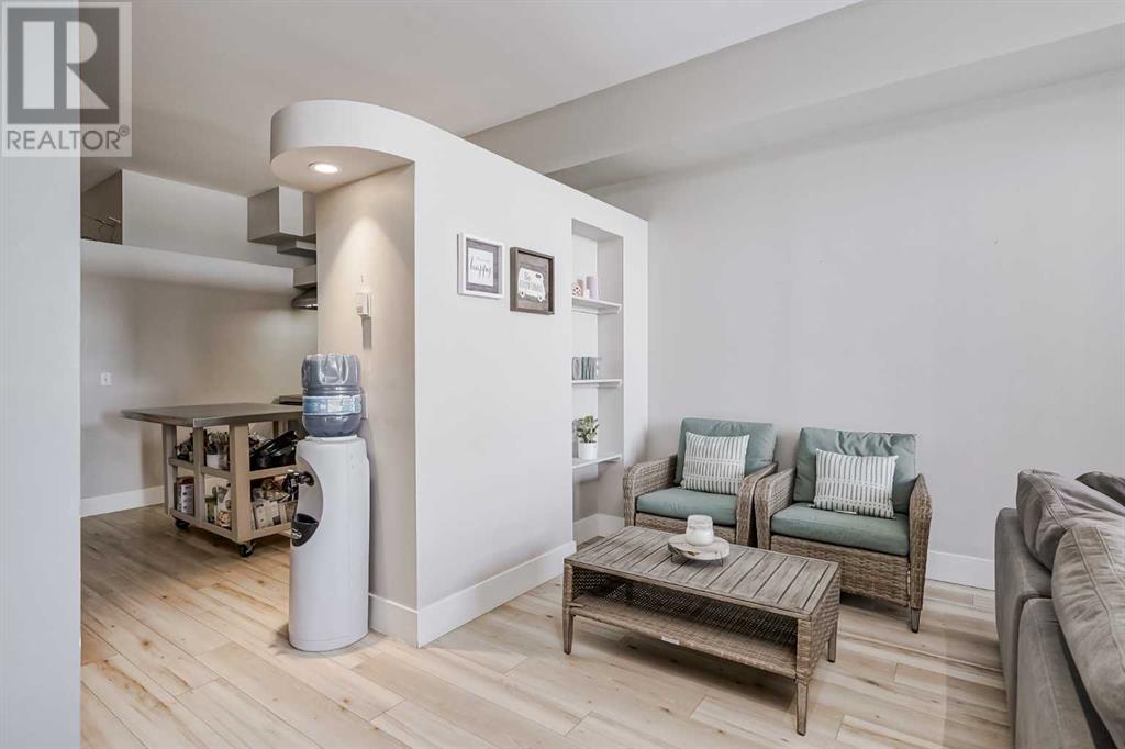 Single Family House Loft for Sale in   Glamis Drive SW Glamorgan Calgary 