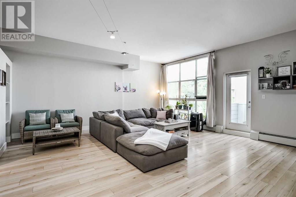 Single Family House Loft for Sale in   Glamis Drive SW Glamorgan Calgary 