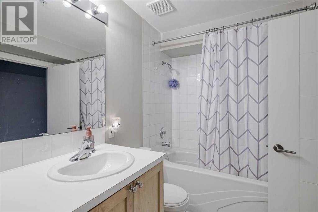 Single Family House Loft for Sale in   Glamis Drive SW Glamorgan Calgary 