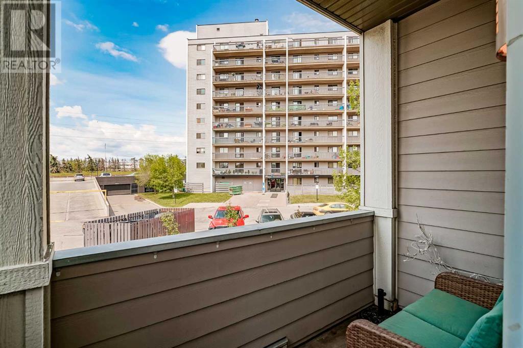 Single Family House Loft for Sale in   Glamis Drive SW Glamorgan Calgary 