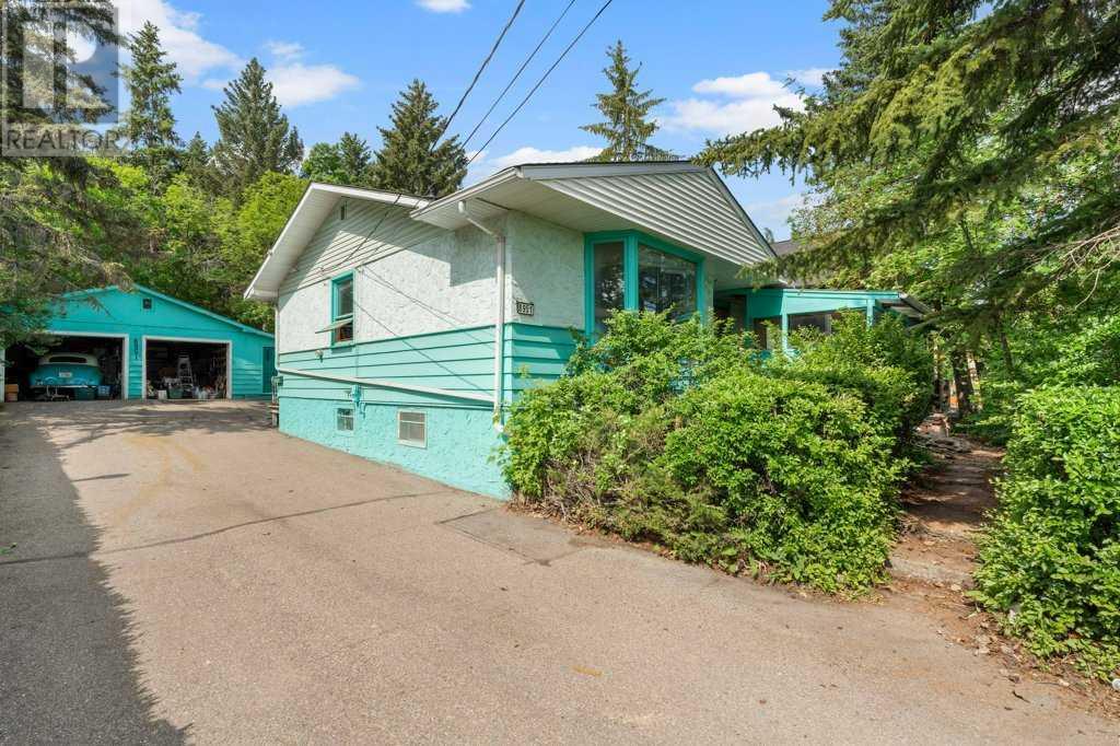 Single Family House for Sale in   Avenue NW Bowness Calgary 