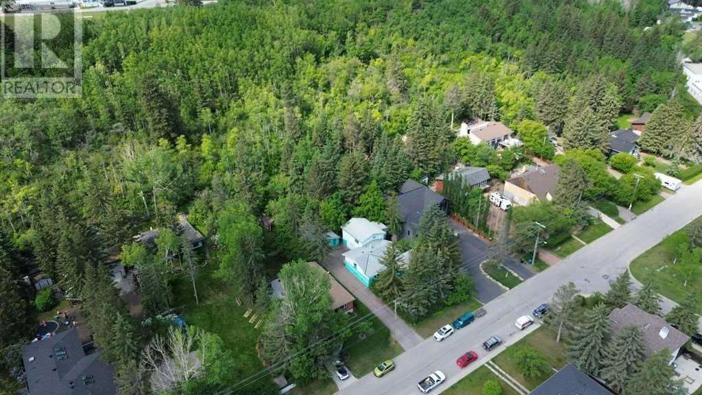 8951 33 Avenue NW, Calgary, Alberta