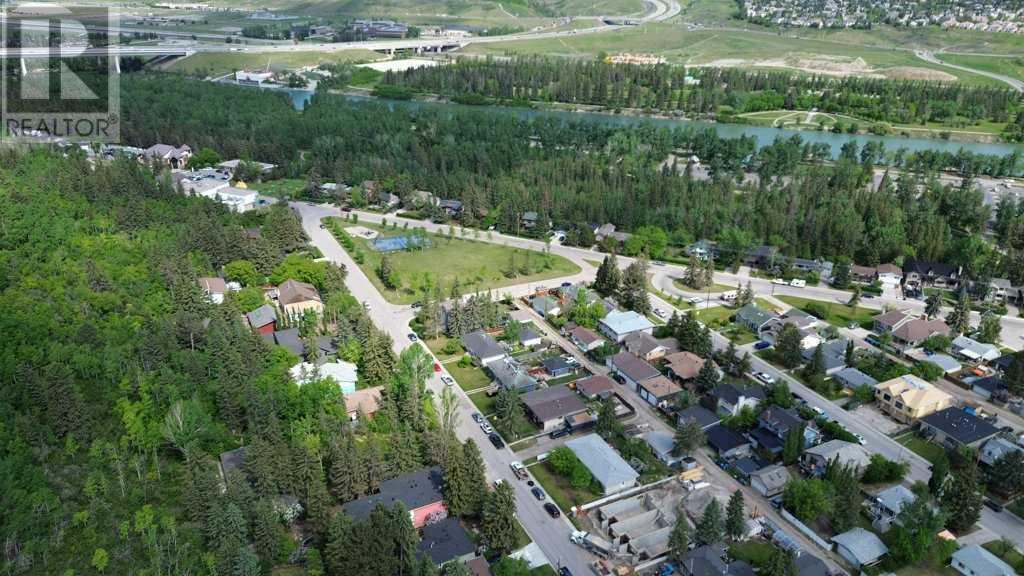 Single Family House for Sale in   Avenue NW Bowness Calgary 