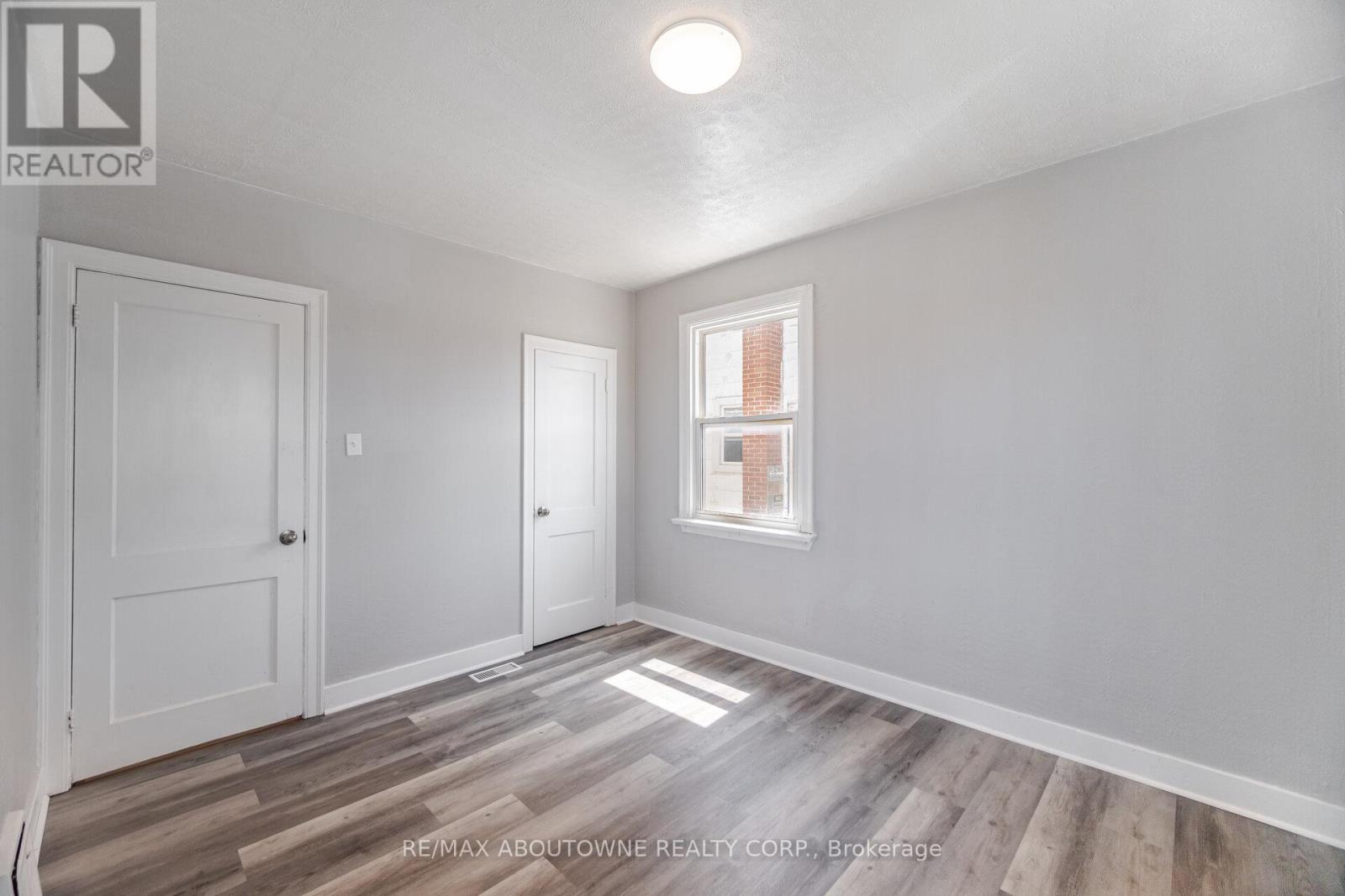 Photo 17 of 126 Cross Avenue, Oakville ON