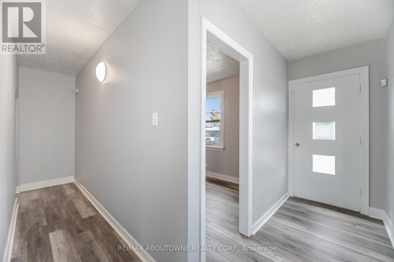 Photo 7 of 126 Cross Avenue, Oakville ON