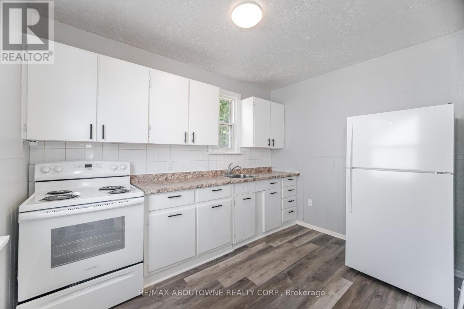 Photo 21 of 126 Cross Avenue, Oakville ON