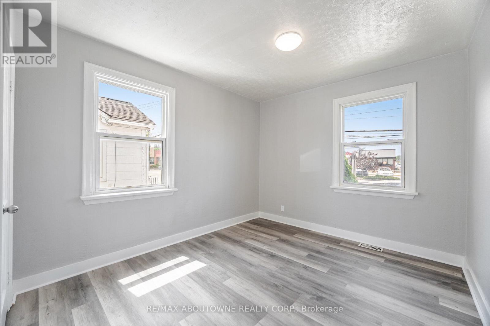 Photo 22 of 126 Cross Avenue, Oakville ON