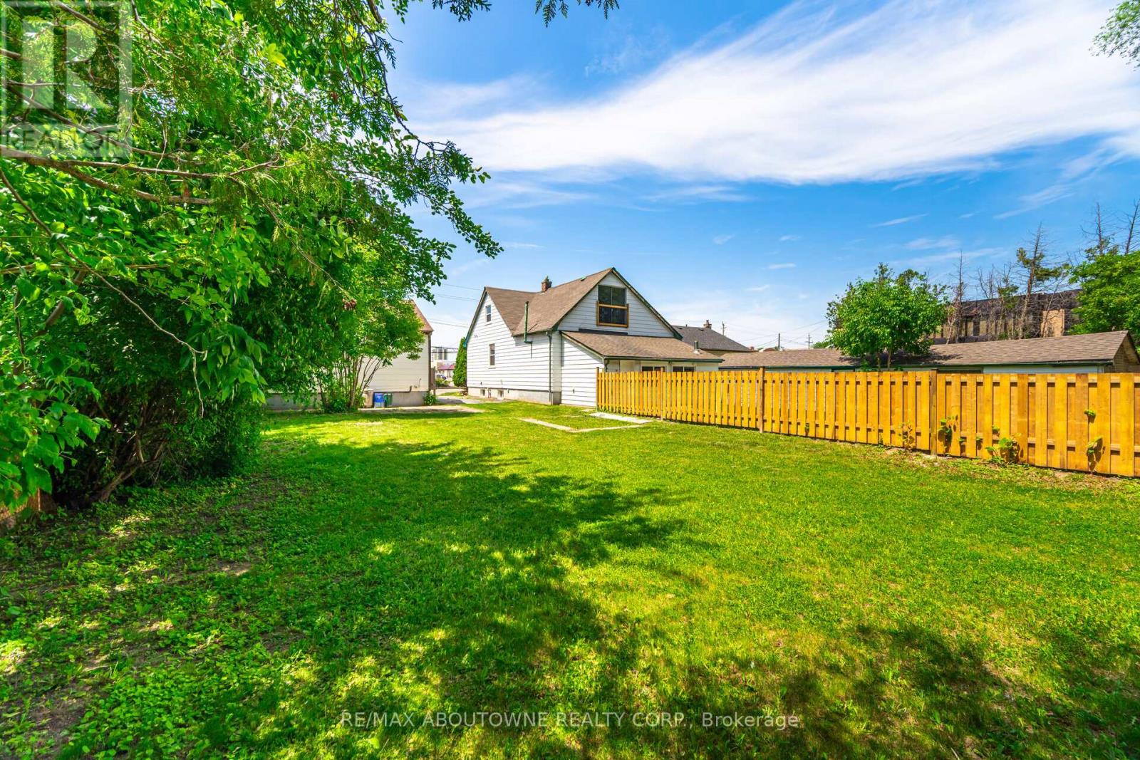 Photo 2 of 126 Cross Avenue, Oakville ON