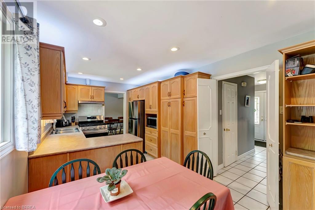 Photo 7 of 307 Erindale Drive, Burlington ON