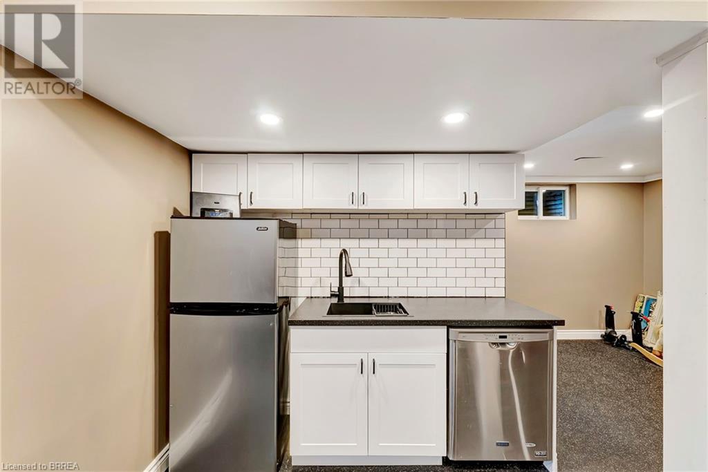 Photo 11 of 307 Erindale Drive, Burlington ON