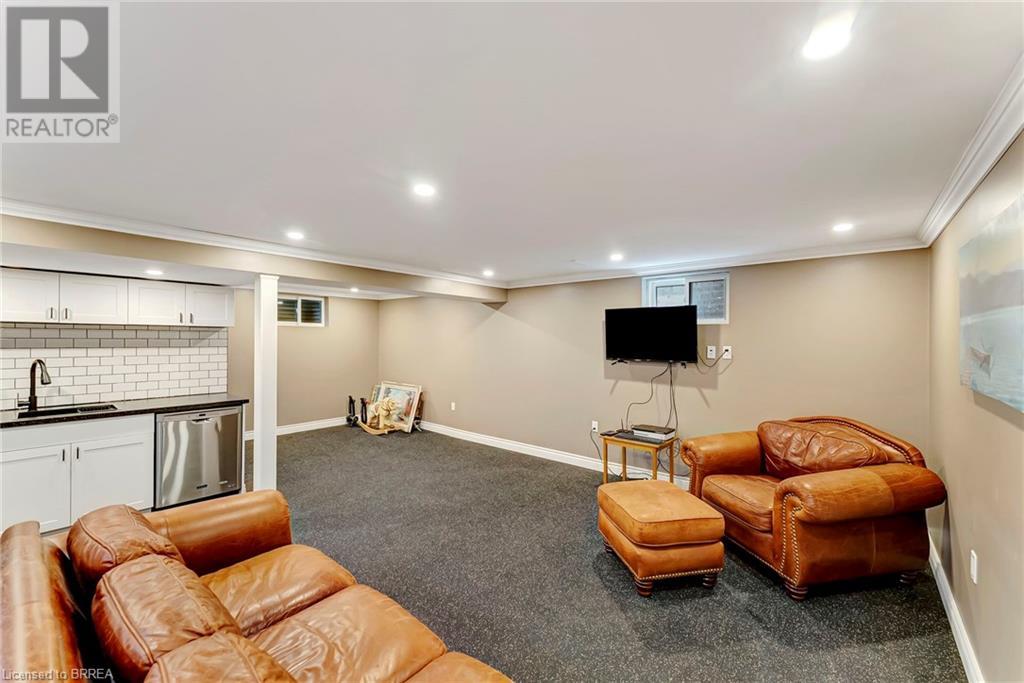 Photo 16 of 307 Erindale Drive, Burlington ON