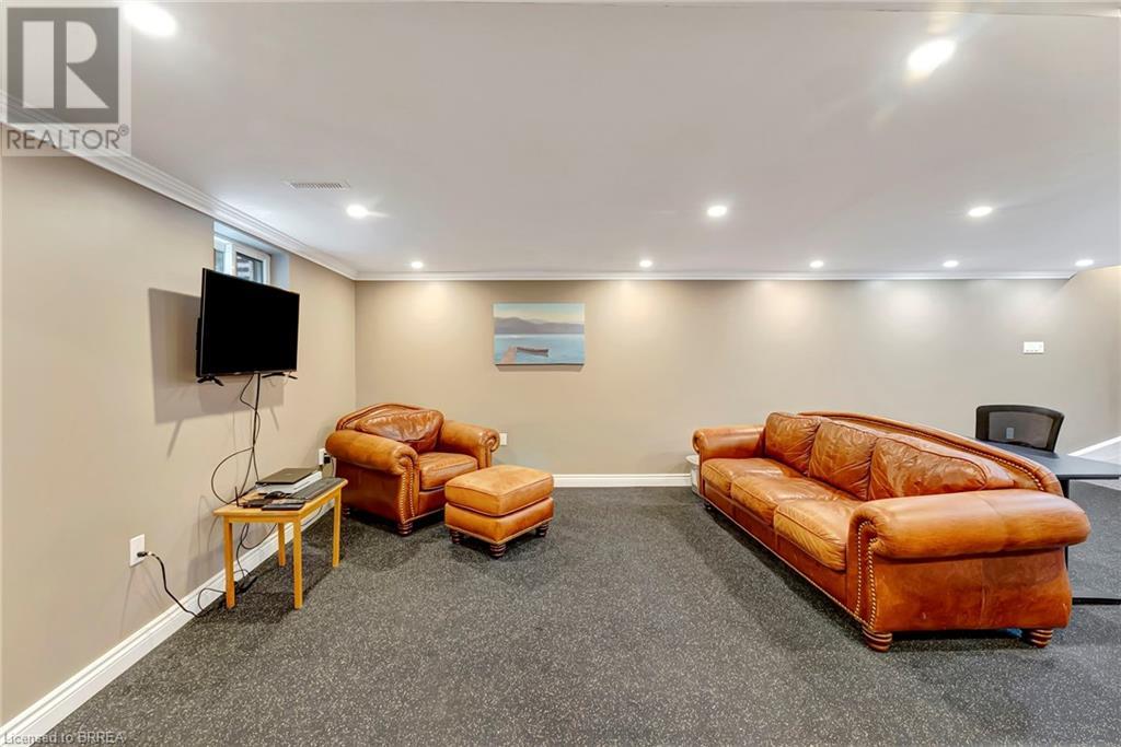 Photo 12 of 307 Erindale Drive, Burlington ON