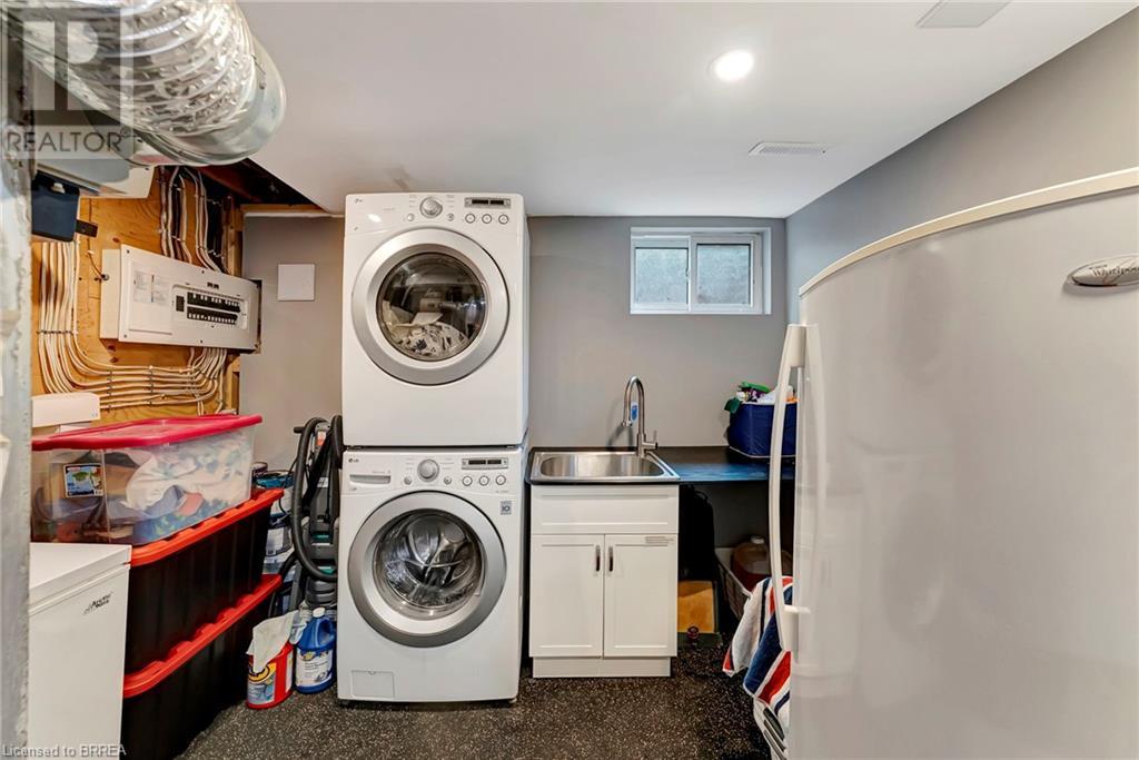 Photo 17 of 307 Erindale Drive, Burlington ON