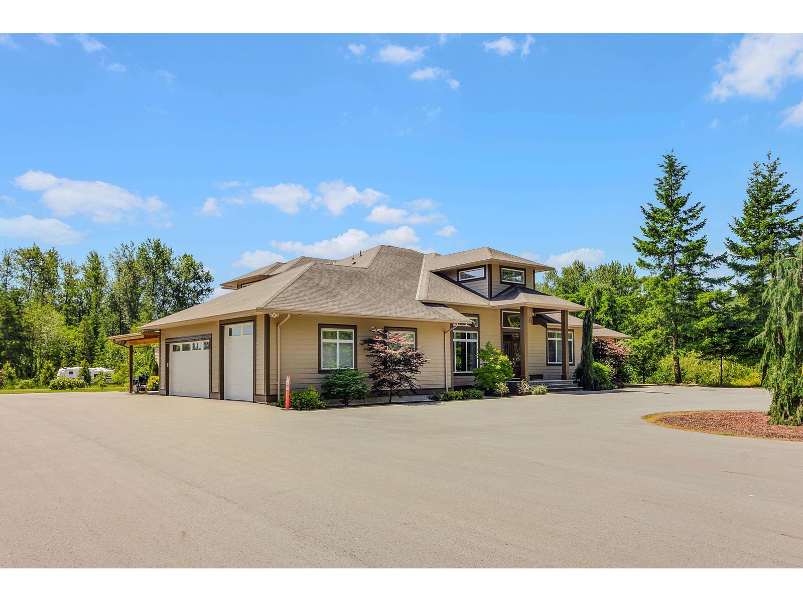 Photo 3 of 26972 60 Avenue, Langley BC