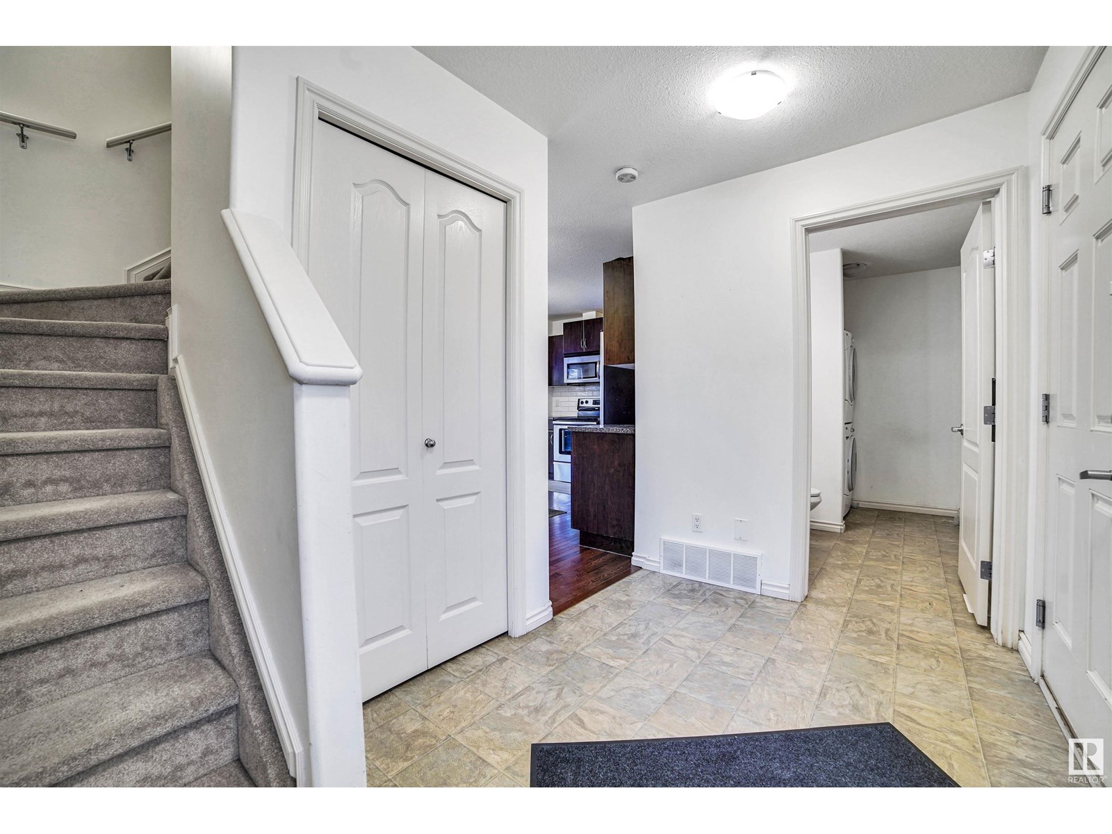 Photo 23 of 3019 22 Av Nw, Edmonton AB