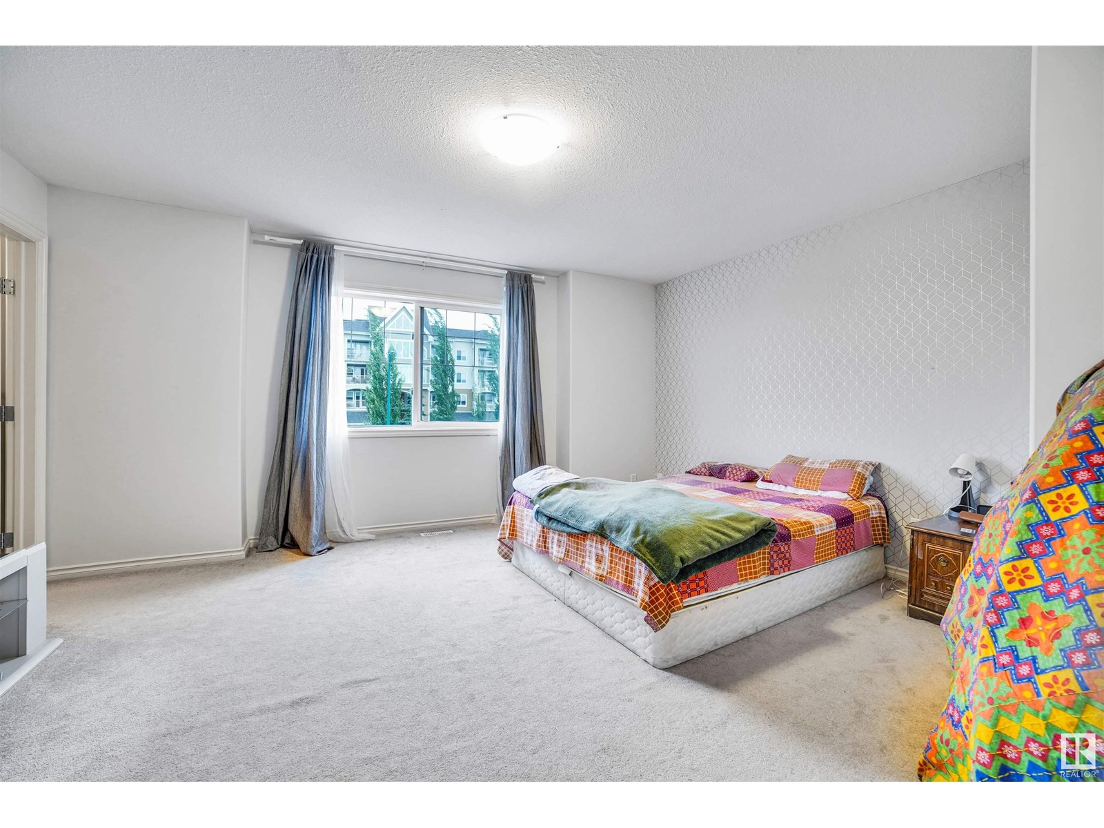 Photo 4 of 3019 22 Av Nw, Edmonton AB