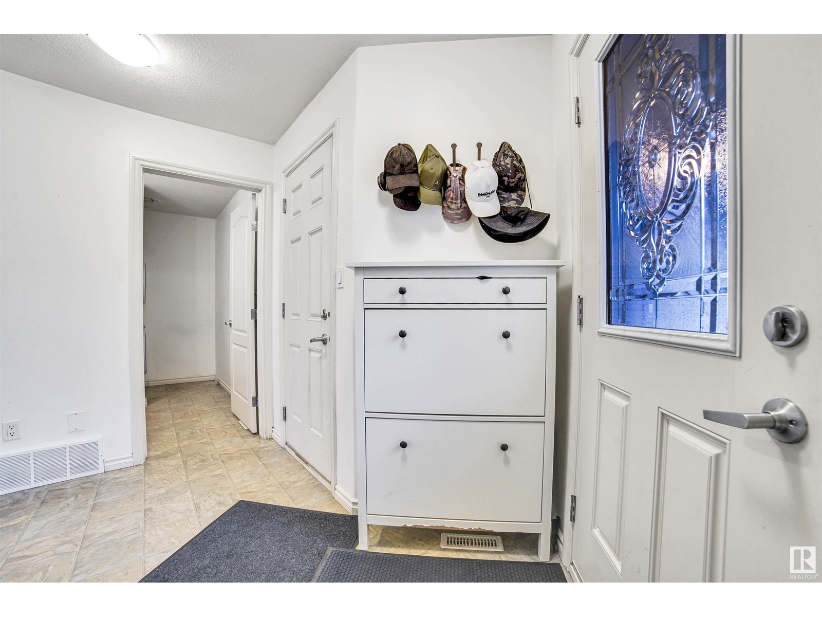 Photo 7 of 3019 22 Av Nw, Edmonton AB