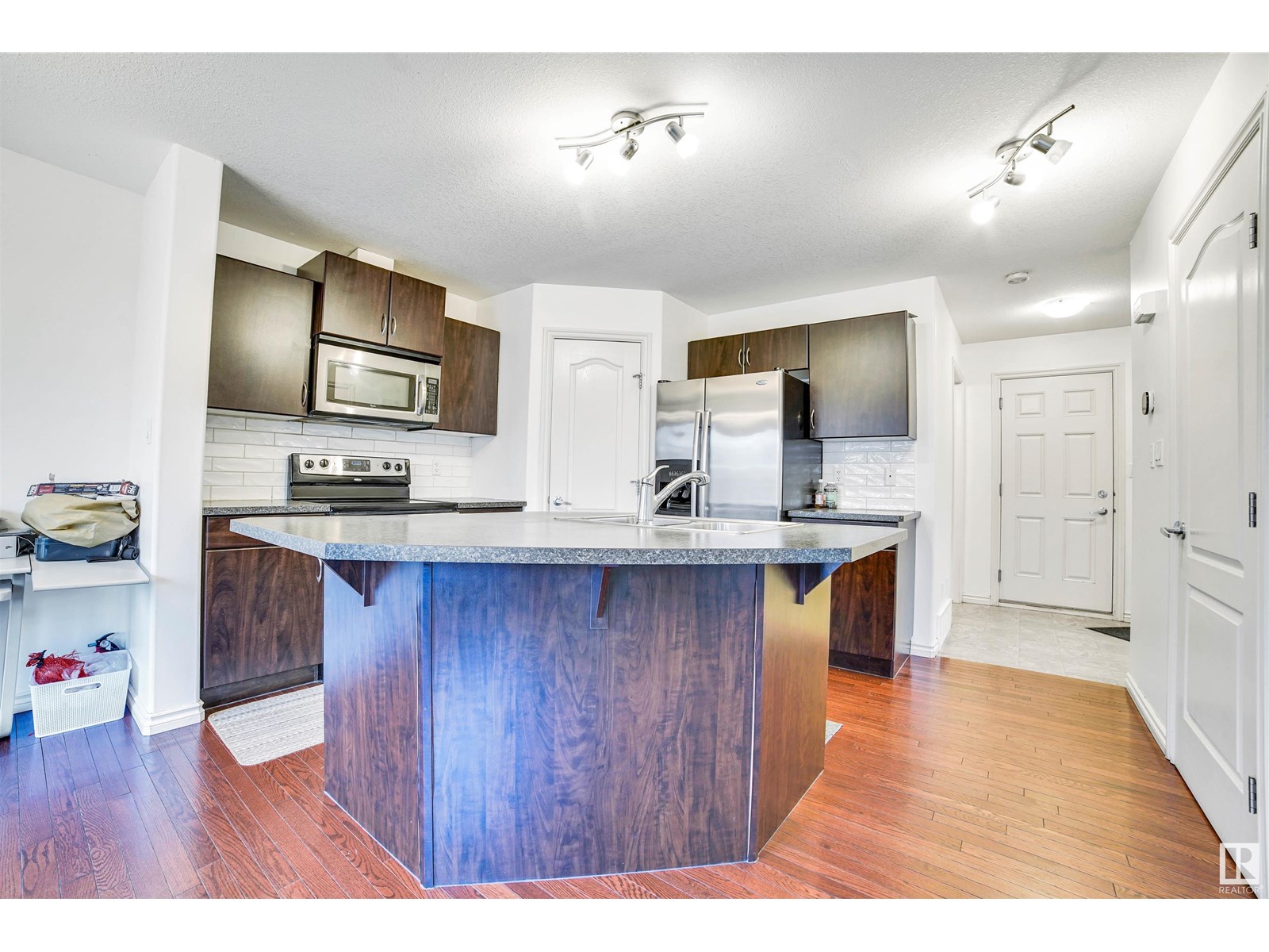 Photo 5 of 3019 22 Av Nw, Edmonton AB