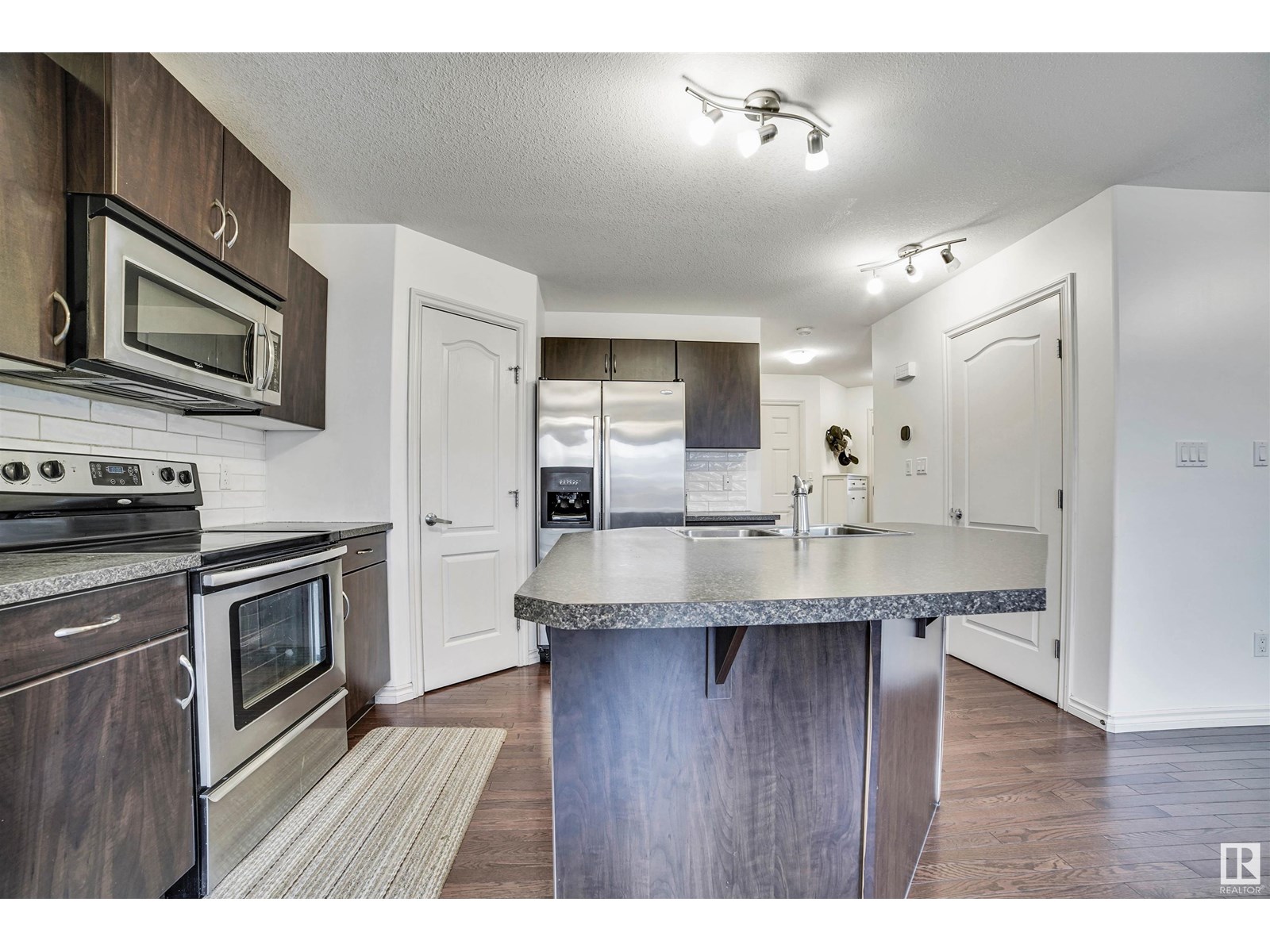 Photo 16 of 3019 22 Av Nw, Edmonton AB