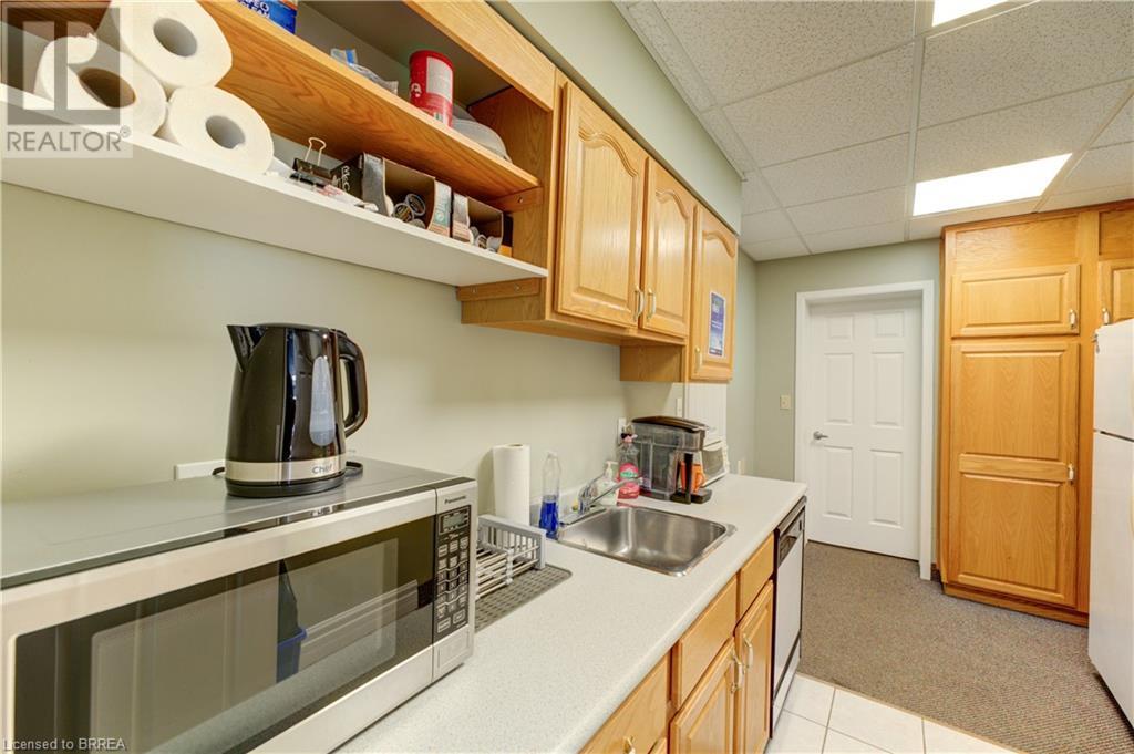 Photo 16 of 127 Charing Cross Street, Brantford ON