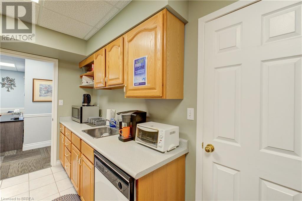 Photo 18 of 127 Charing Cross Street, Brantford ON