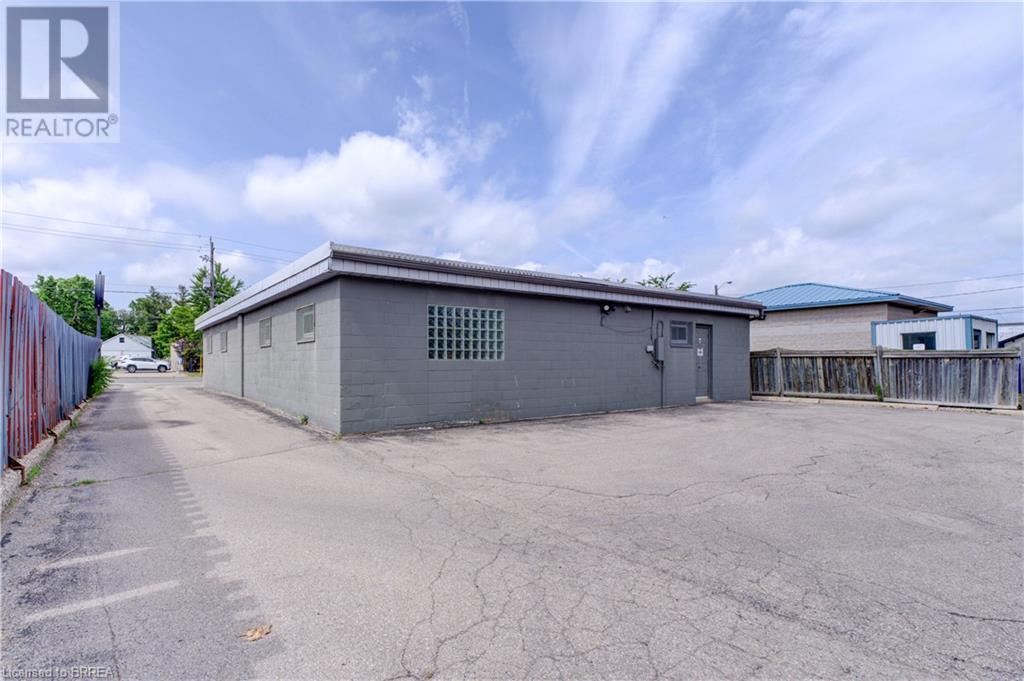 Photo 27 of 127 Charing Cross Street, Brantford ON