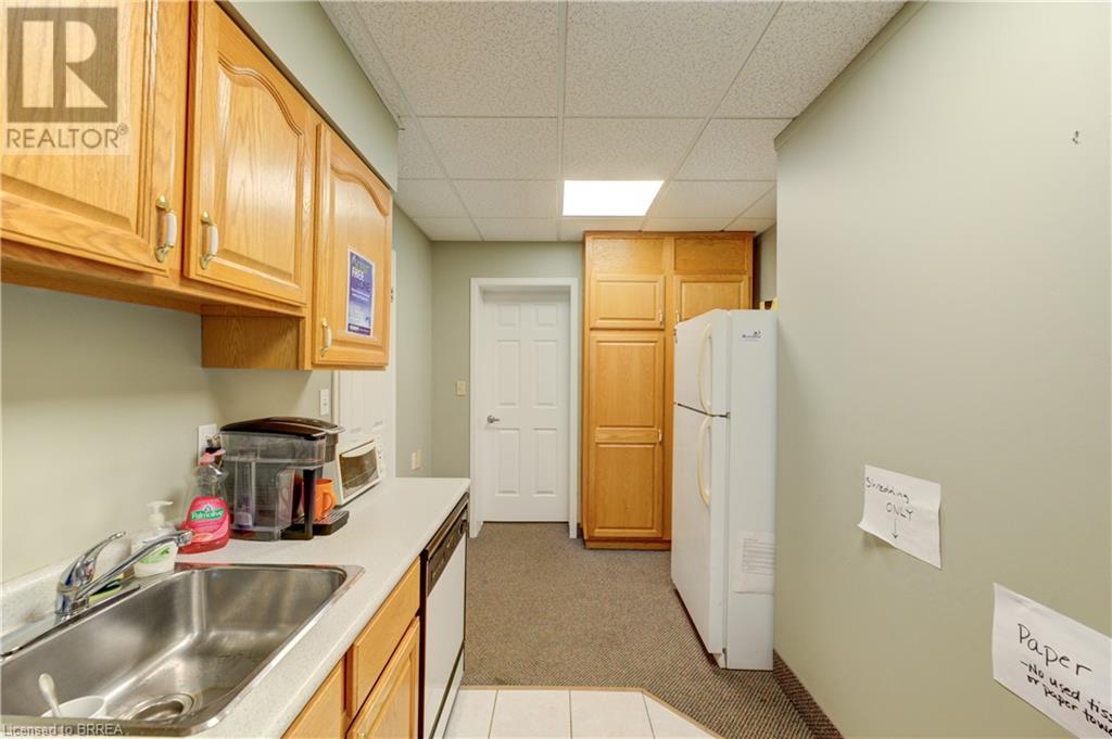 Photo 17 of 127 Charing Cross Street, Brantford ON