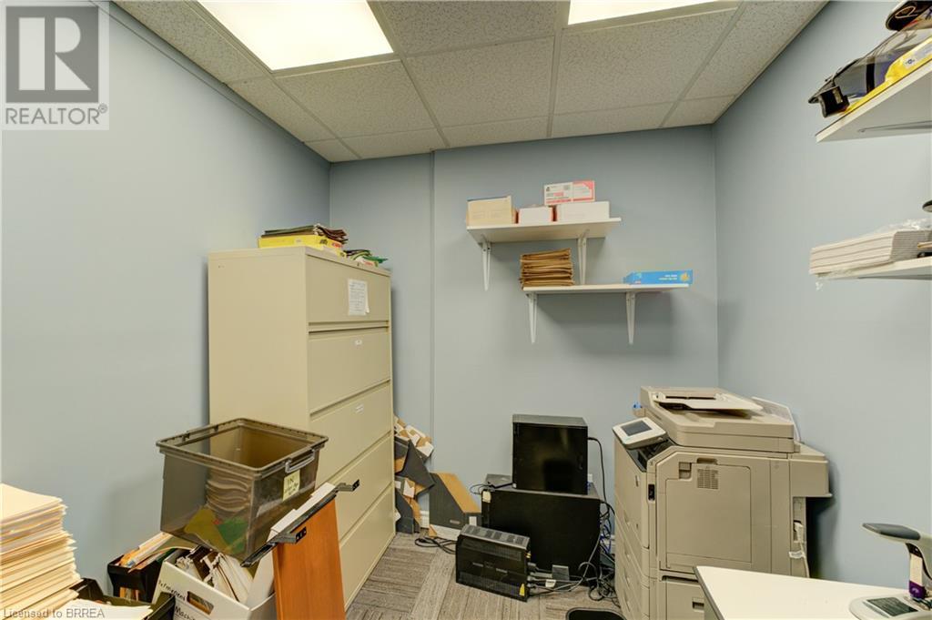 Photo 20 of 127 Charing Cross Street, Brantford ON