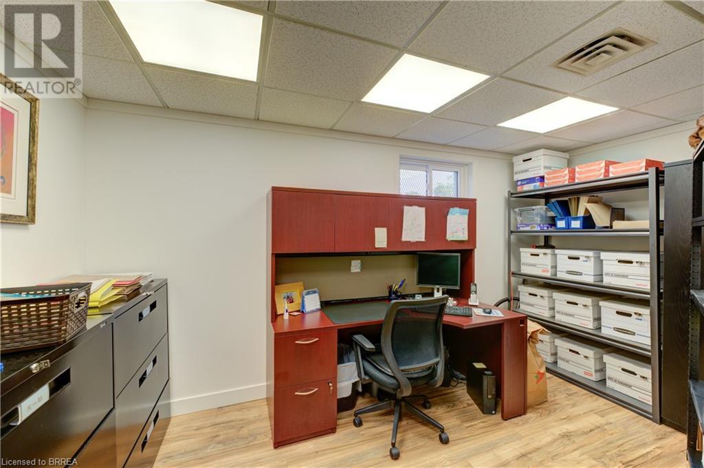 Photo 24 of 127 Charing Cross Street, Brantford ON