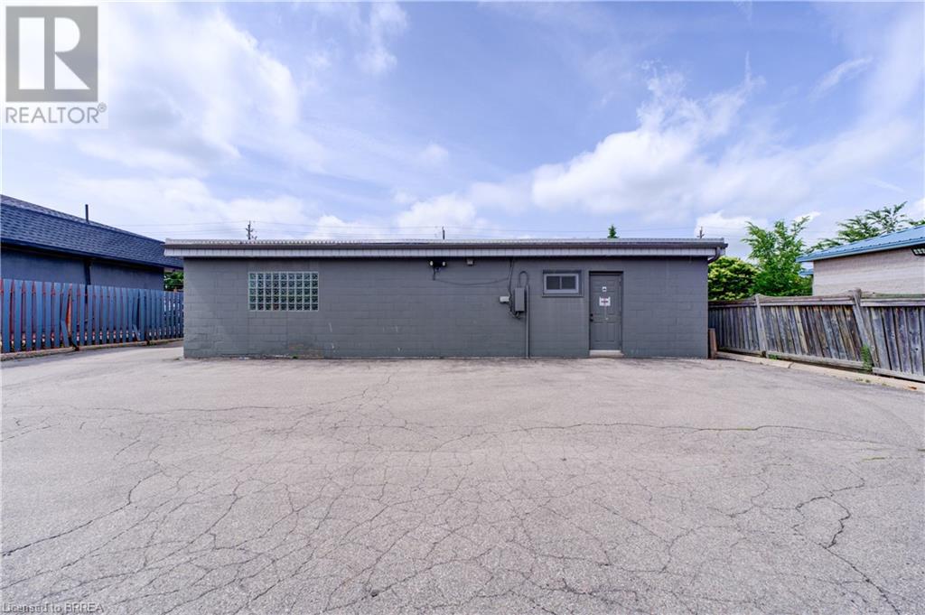 Photo 26 of 127 Charing Cross Street, Brantford ON