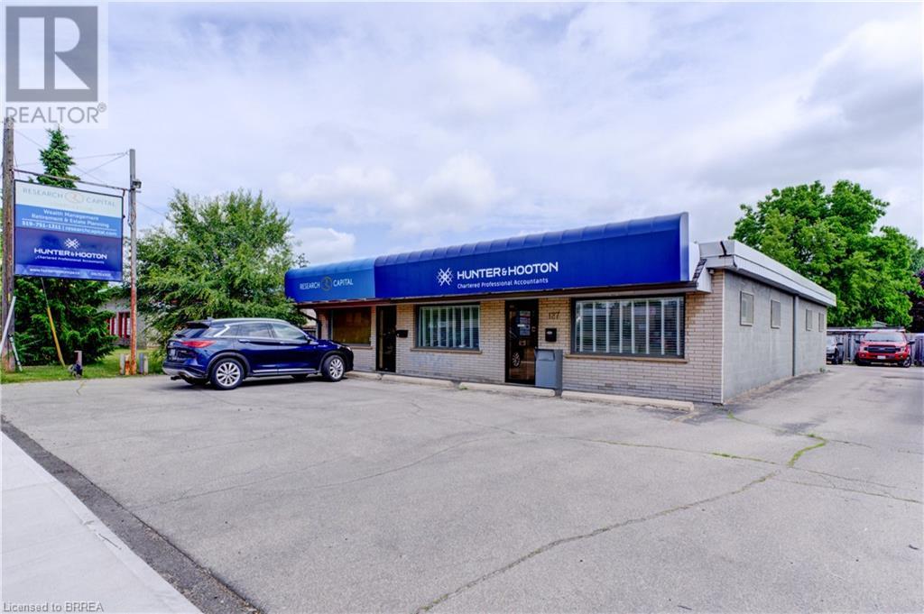 Photo 3 of 127 Charing Cross Street, Brantford ON