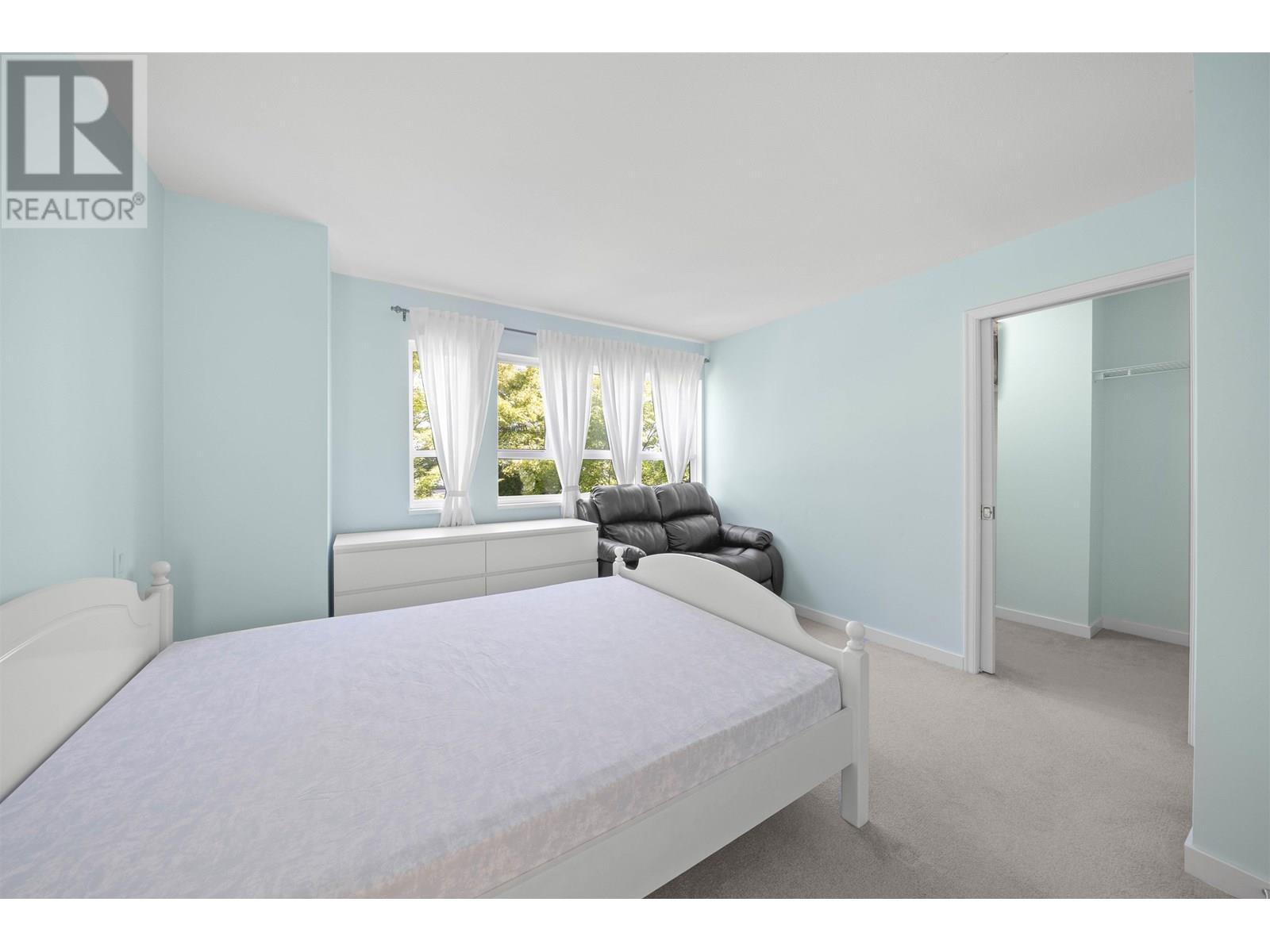 3 4238 BOND STREET, Burnaby