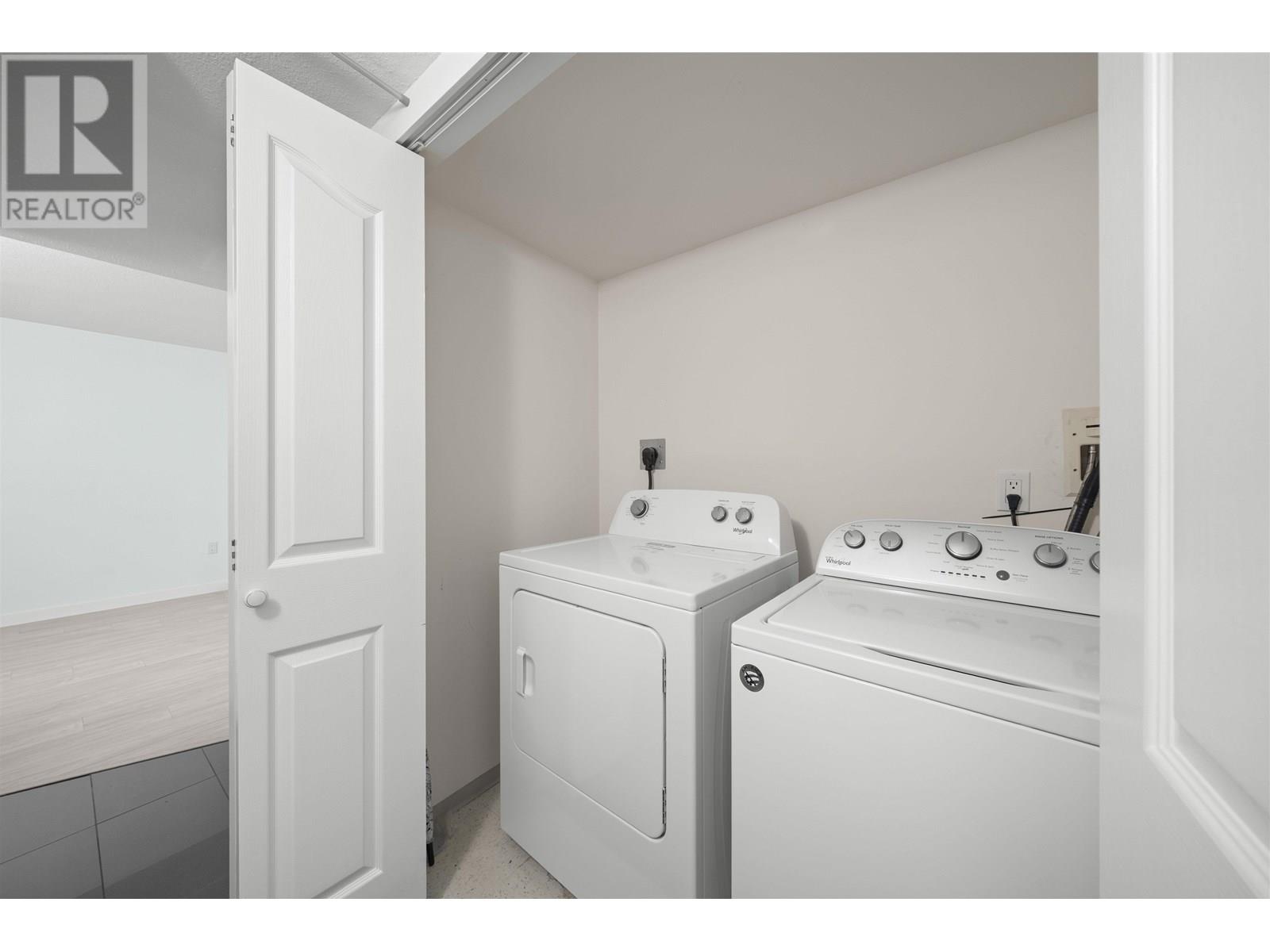 3 4238 BOND STREET, Burnaby