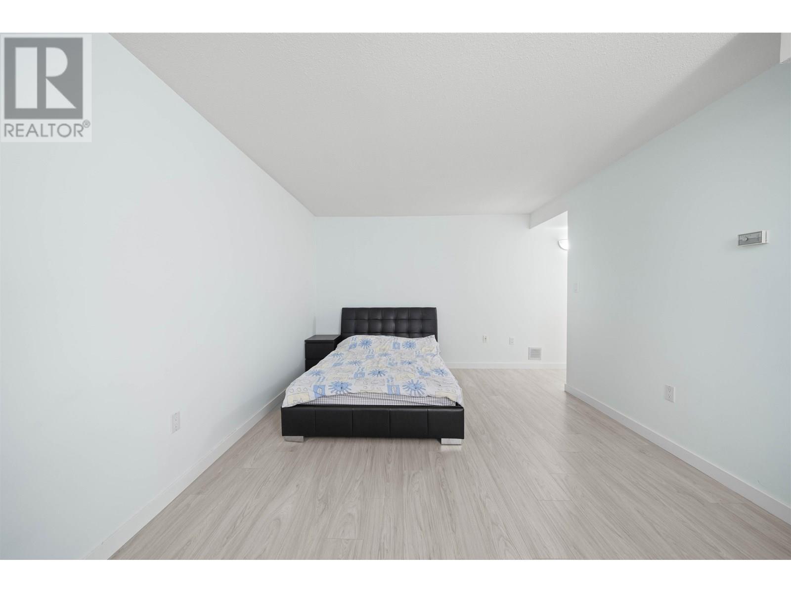 3 4238 BOND STREET, Burnaby