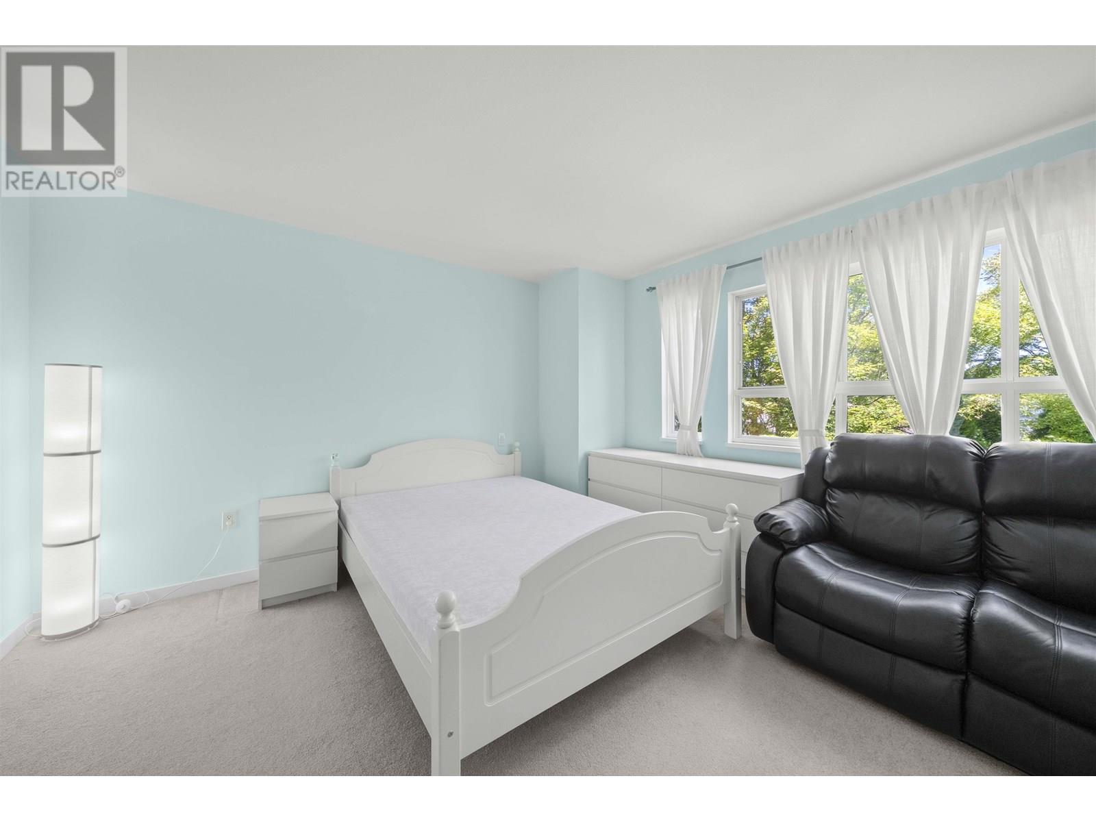 3 4238 BOND STREET, Burnaby