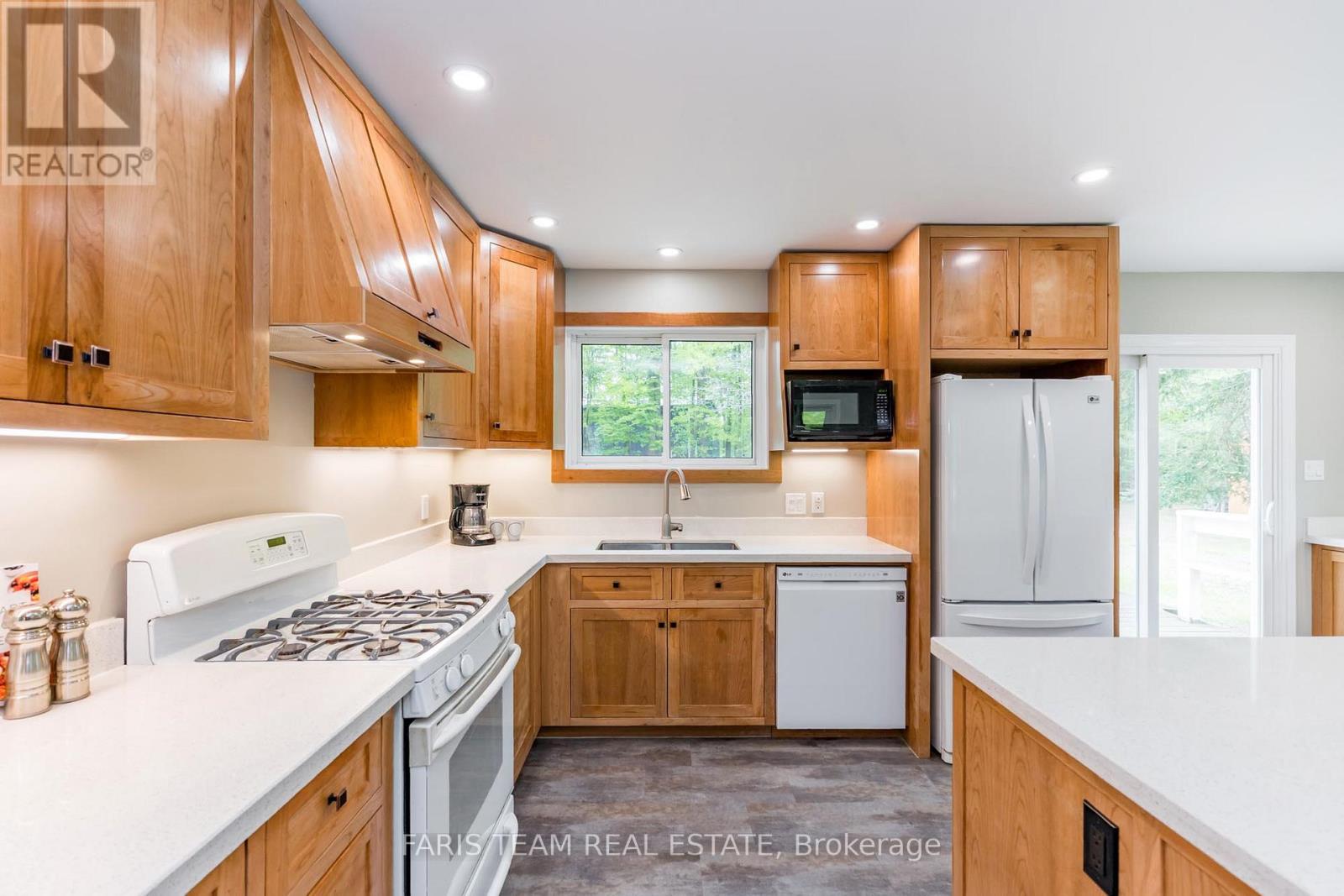 Photo 12 of 1941 Vespra Valley Road, Springwater ON