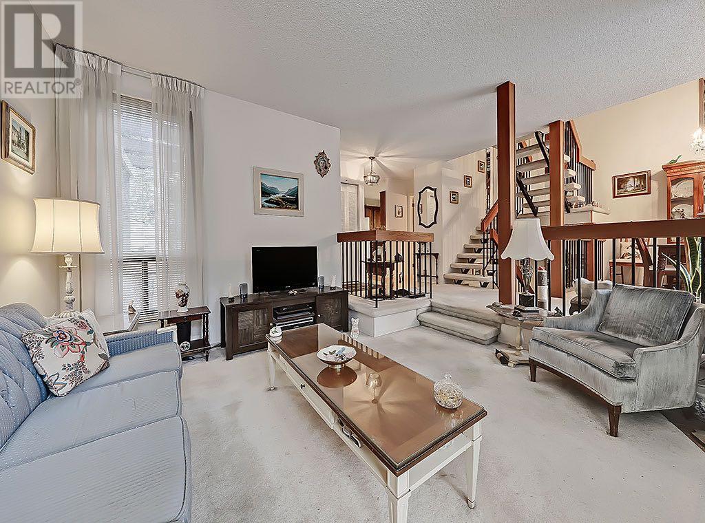 Single Family House for Sale in    Street SW Braeside Calgary 