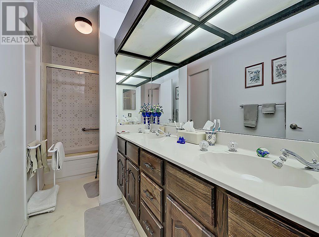 Single Family House for Sale in    Street SW Braeside Calgary 