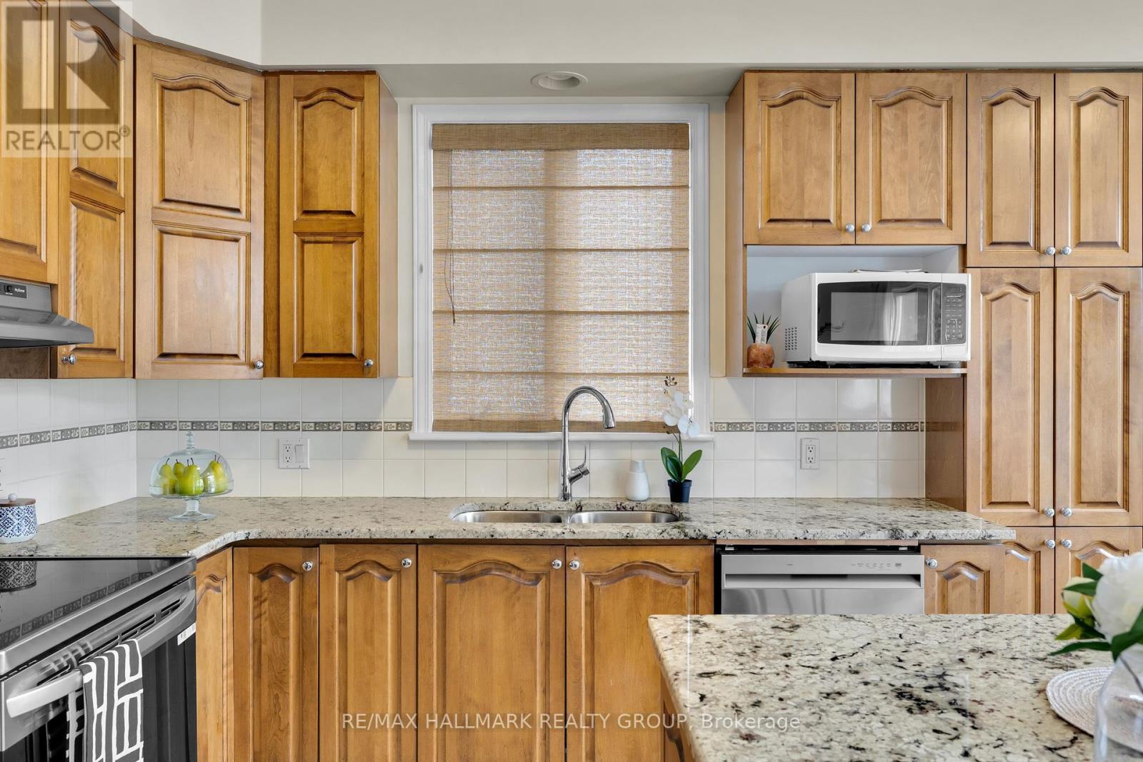 Photo 10 of 1924 Lobelia Way, Ottawa ON