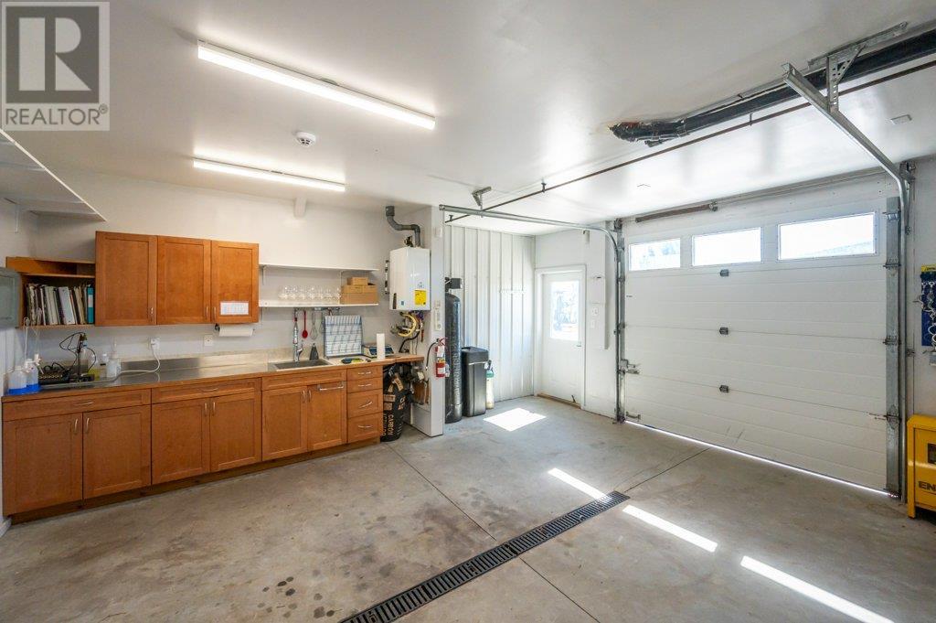  5381 97 Highway, Oliver